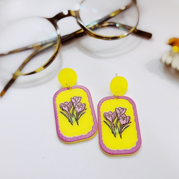 BRAND NEW YELLOW GRAFFITI PRINTED EARRINGS - Picture 3 of 4